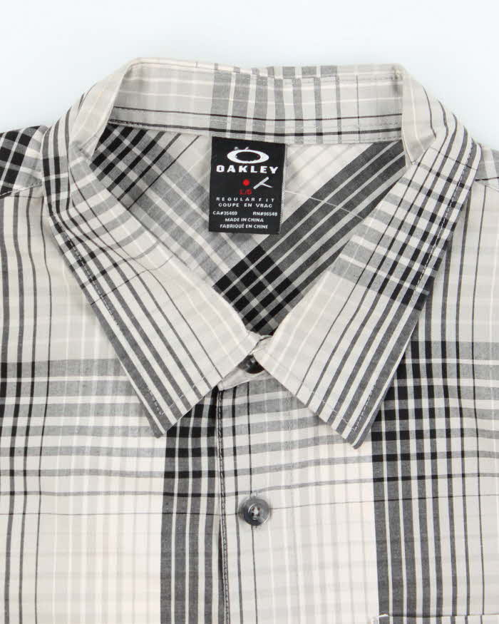 Vintage 2000's Oakley Checked Short Sleeve Shirt - L