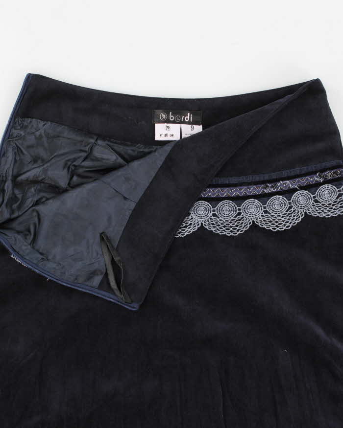 Vintage Woman's Navy Patterned Flowy Skirt - w28