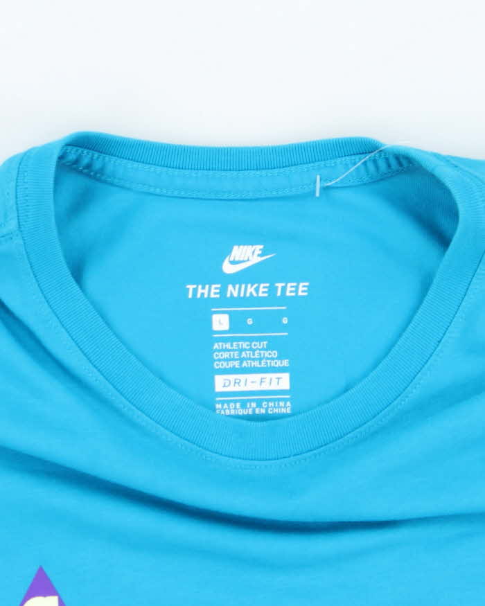 Vintage 2000's Nike ACG Small Graphic T-Shirt - L