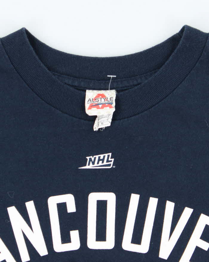 Vintage 2000's NHL Vancouver Canucks Graphic T-Shirt - M
