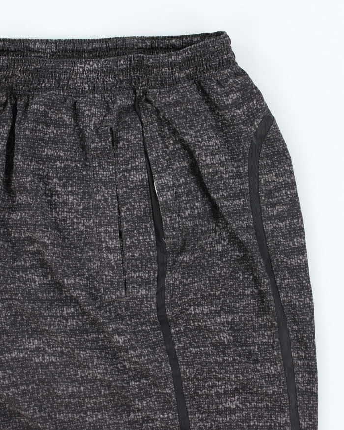 Men's Lululemon Lightweight Sports Shorts - L