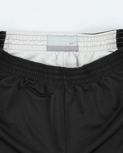 Vintage 2000's Nike Oversized Basketball Shorts - M
