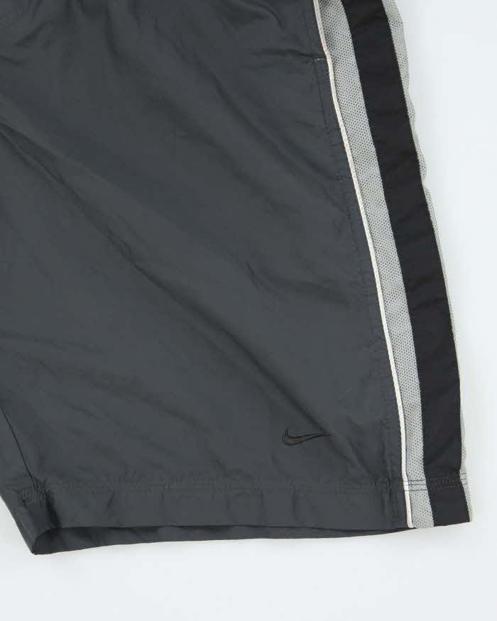 Vintage Y2K Nike Lightweight Sports Shorts - M