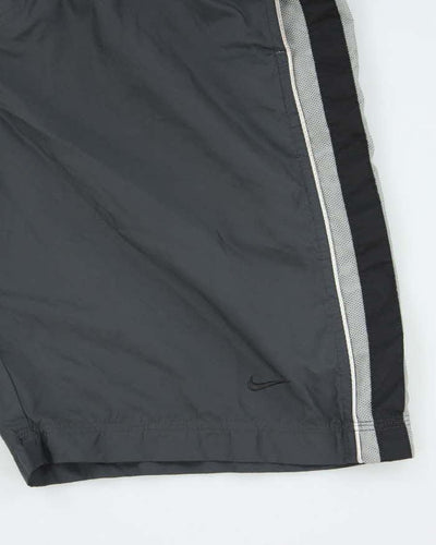 Vintage Y2K Nike Lightweight Sports Shorts - M