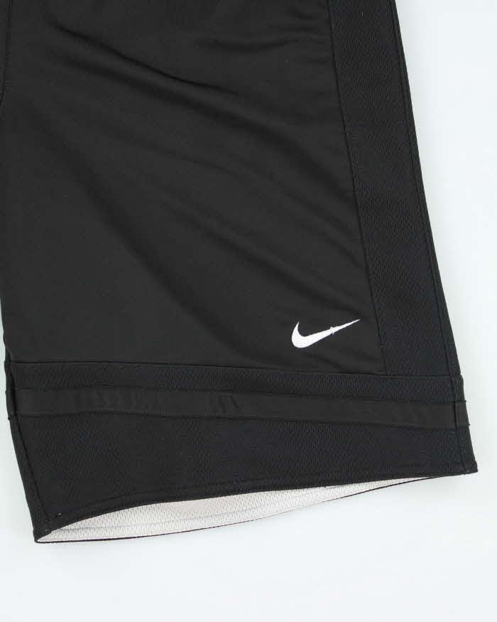 Vintage 2000's Nike Oversized Basketball Shorts - M