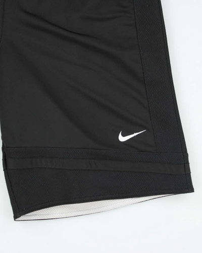 Vintage 2000's Nike Oversized Basketball Shorts - M