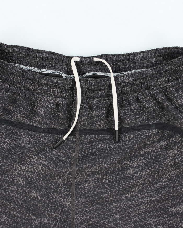 Men's Lululemon Lightweight Sports Shorts - L