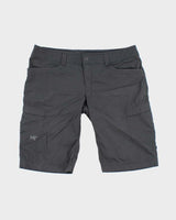 Vintage 2000's Women's Arc'teryx Cargo Shorts - W34 L12