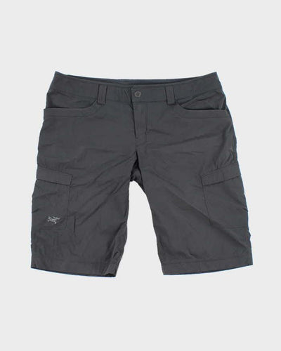 Vintage 2000's Women's Arc'teryx Cargo Shorts - W34 L12