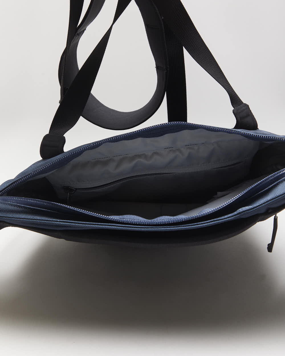 Arc'teryx Arro 8 Shoulder Crossbody Bag