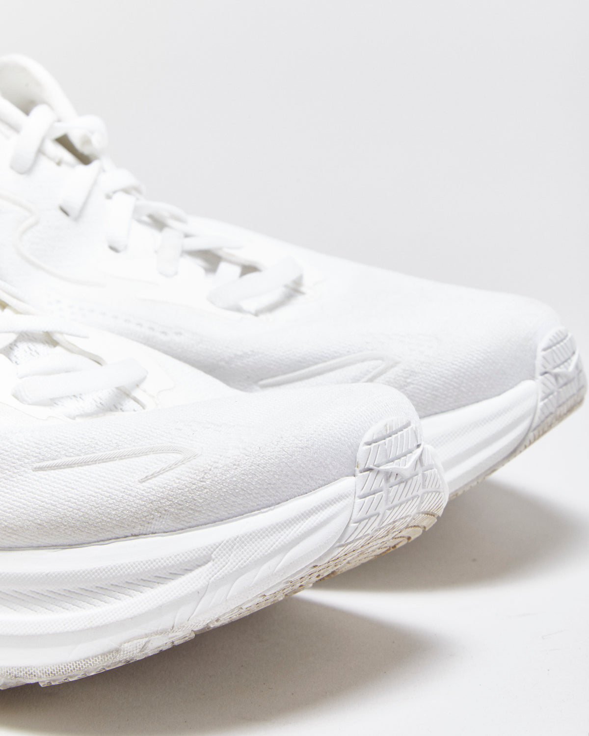 2025 Hoka One 10 Clifton Running Trainers - UK9.5