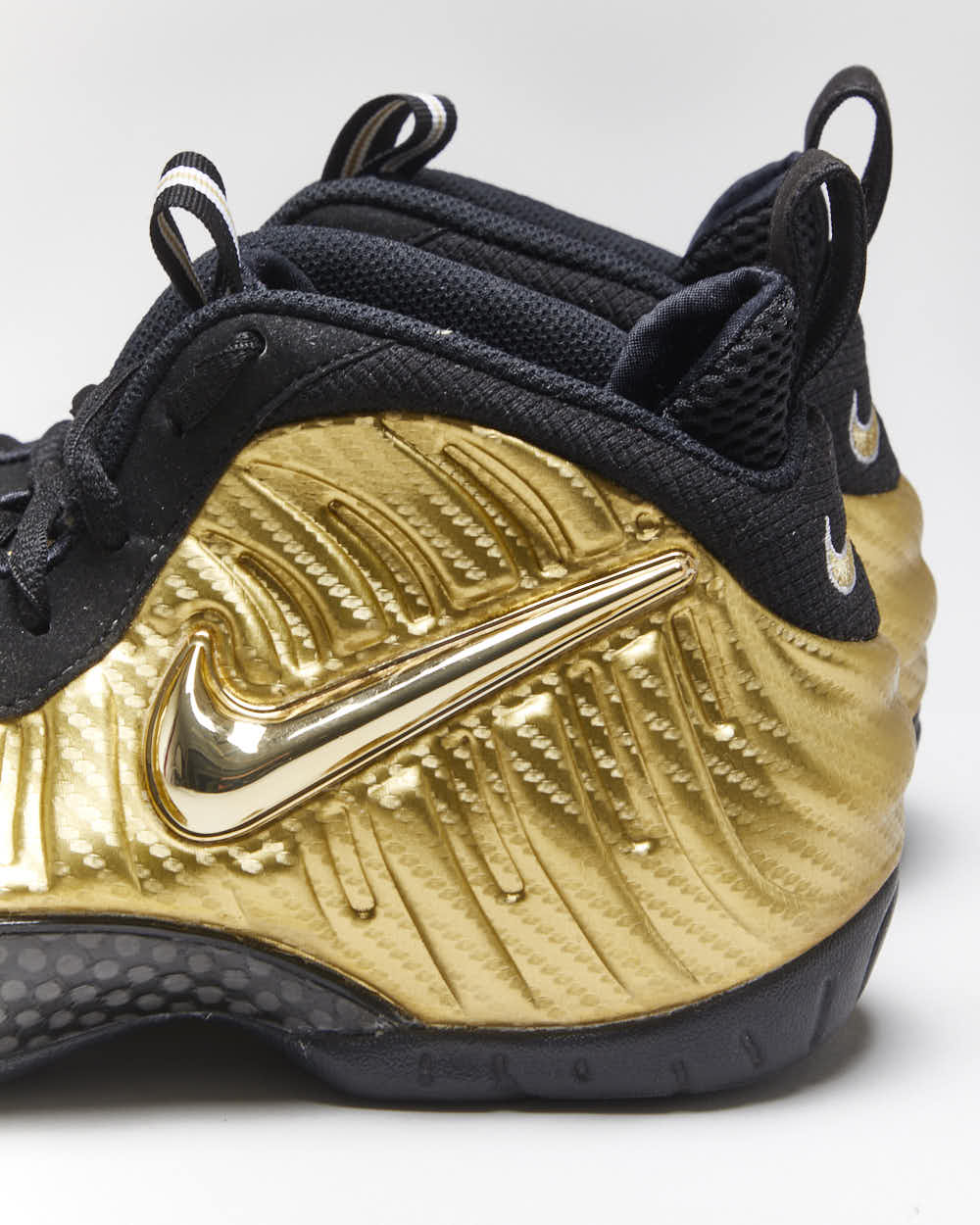 2017 Nike Air Foamposite Pro Metallic Gold High Top Trainers - uk8.5