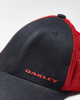 Vintage Y2K Oakley Small Logo Mesh Trucker Cap - S-M