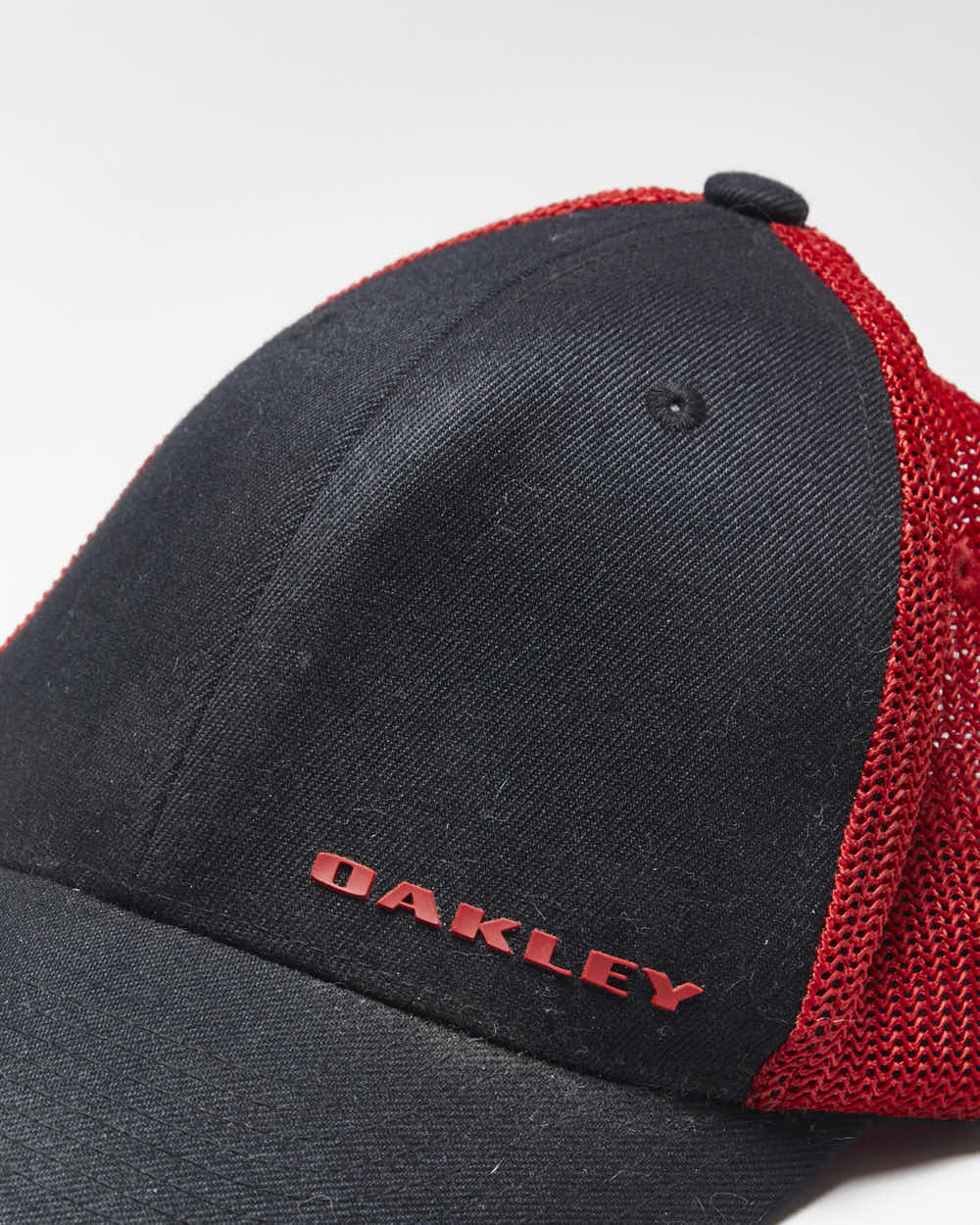 Vintage Y2K Oakley Small Logo Mesh Trucker Cap - S-M