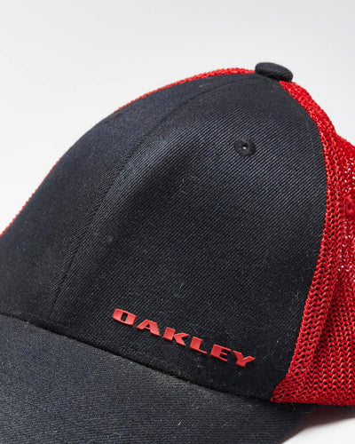 Vintage Y2K Oakley Small Logo Mesh Trucker Cap - S-M