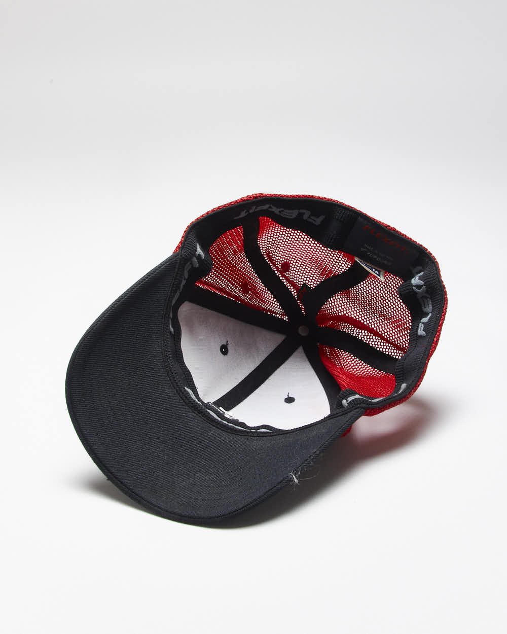 Vintage Y2K Oakley Small Logo Mesh Trucker Cap - S-M
