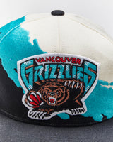 Vintage Mitchell &amp; Ness Vancouver Grizzles Embroidered Snapback Cap - OS