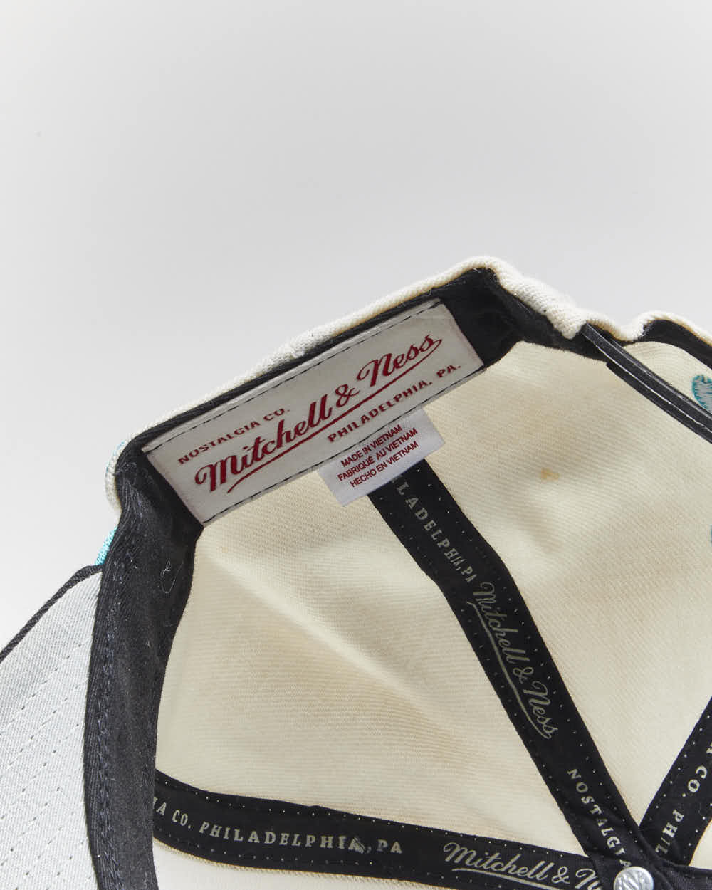 Vintage Mitchell &amp; Ness Vancouver Grizzles Embroidered Snapback Cap - OS