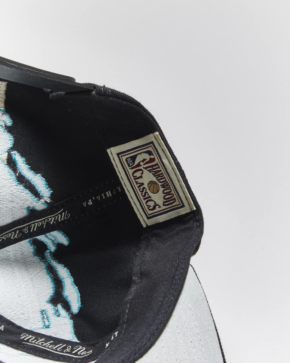 Vintage Mitchell &amp; Ness Vancouver Grizzles Embroidered Snapback Cap - OS