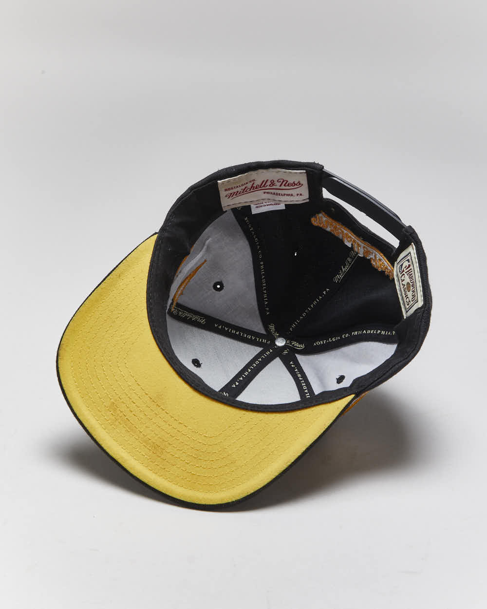 Vintage Mitchell &amp; Ness Golden State Warriors NBA Embroidered Snapback Cap - OS