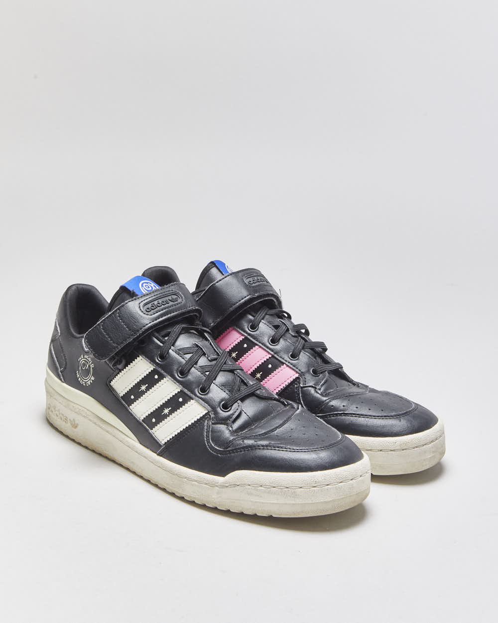 2022 Adidas Originals x Andre Saraiva Forum Low 'The World Needs Love' Trainers - UK11.5