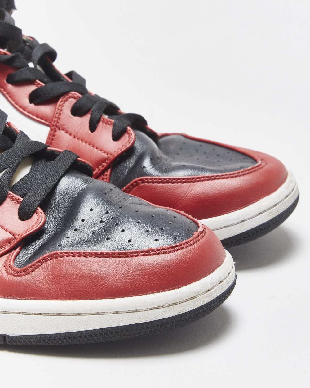 2019 Nike Air Jordan 1 Mid Chicago Gym Red/White/Black Toe Calfskin Leather Trainers - UK10