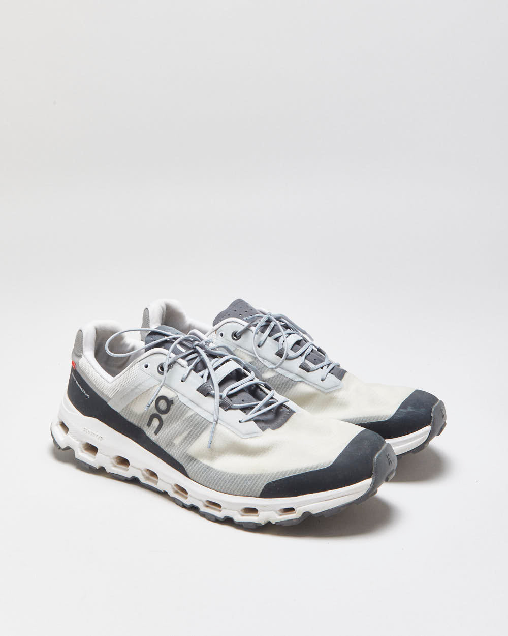 ON Cloudvista Glacier/Black Running Trainers - UK10