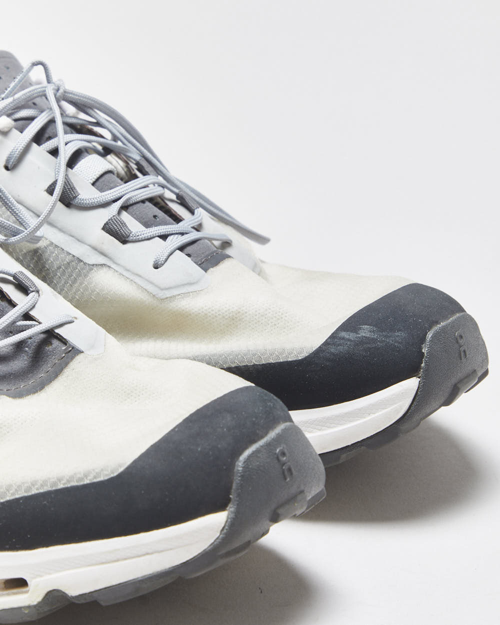 ON Cloudvista Glacier/Black Running Trainers - UK10