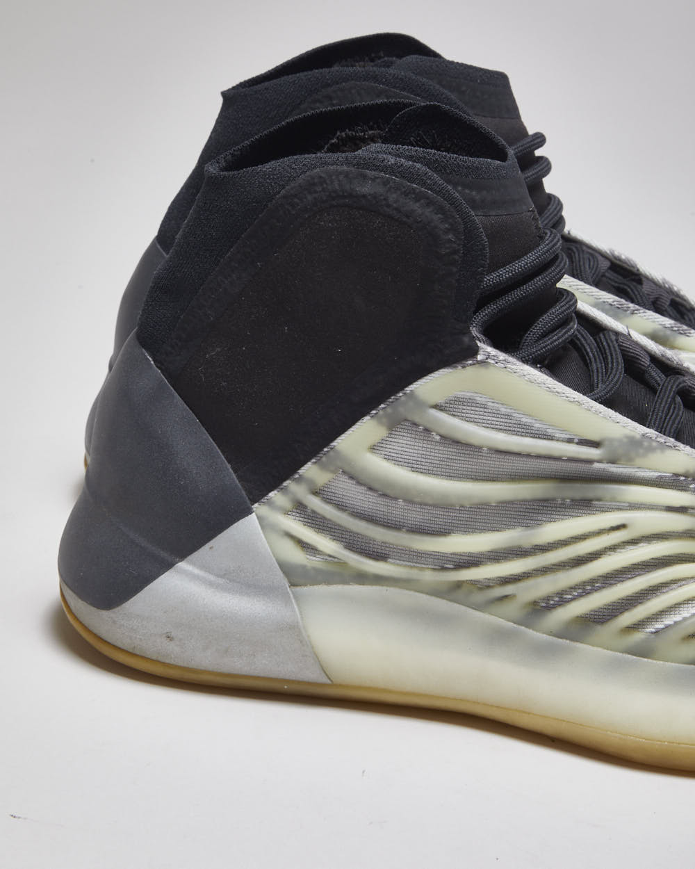 Adidas Yeezy Basketball Quantum Mid Trainers - UK 8