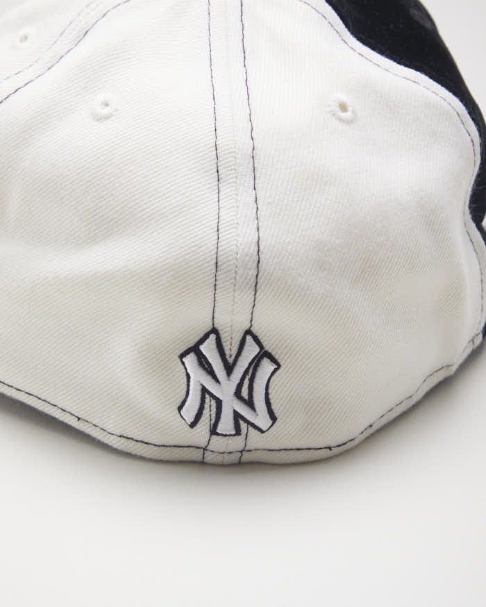 NBA New Ear New York Black And White Snapback