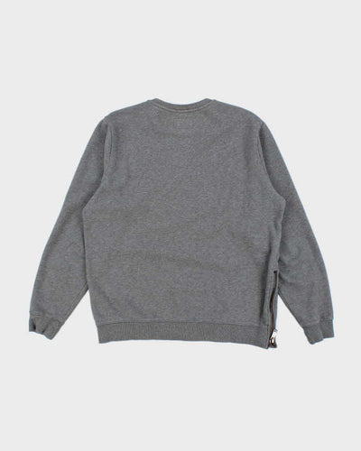 Vintage 2000's Guess Embossed Logo Sweatshirt - M