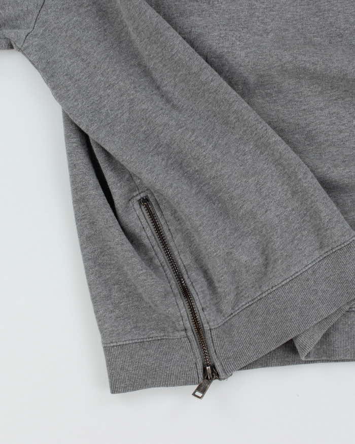 Vintage 2000's Guess Embossed Logo Sweatshirt - M