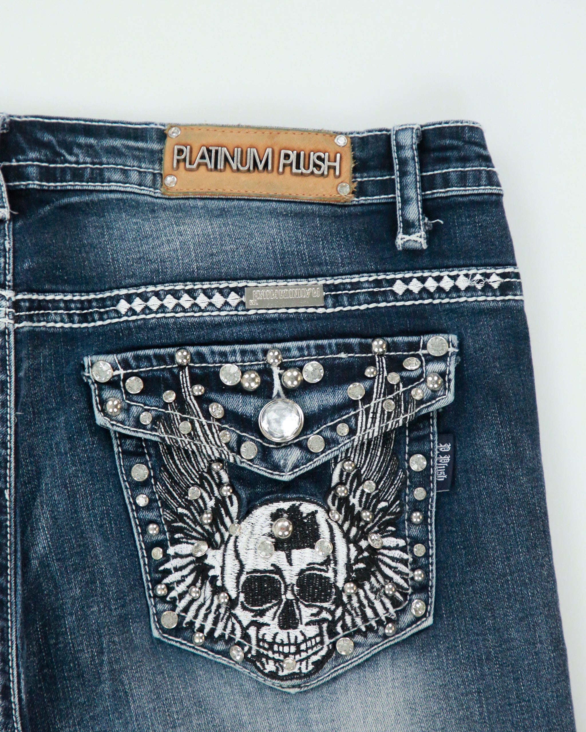 Vintage Y2K 2000s Platinum Plush Embroidered Skull &amp; Wings Rhinestone Relaxed Fit Jeans - W32 L31