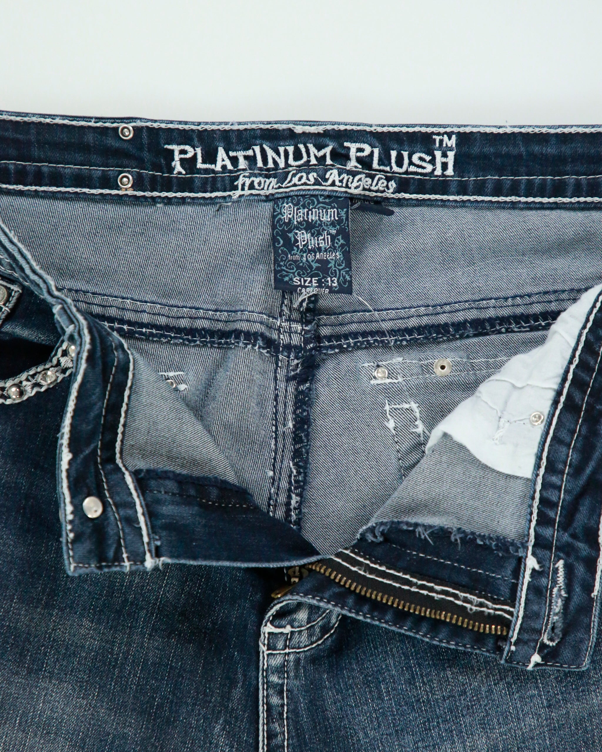 Vintage Y2K 2000s Platinum Plush Embroidered Skull &amp; Wings Rhinestone Relaxed Fit Jeans - W32 L31
