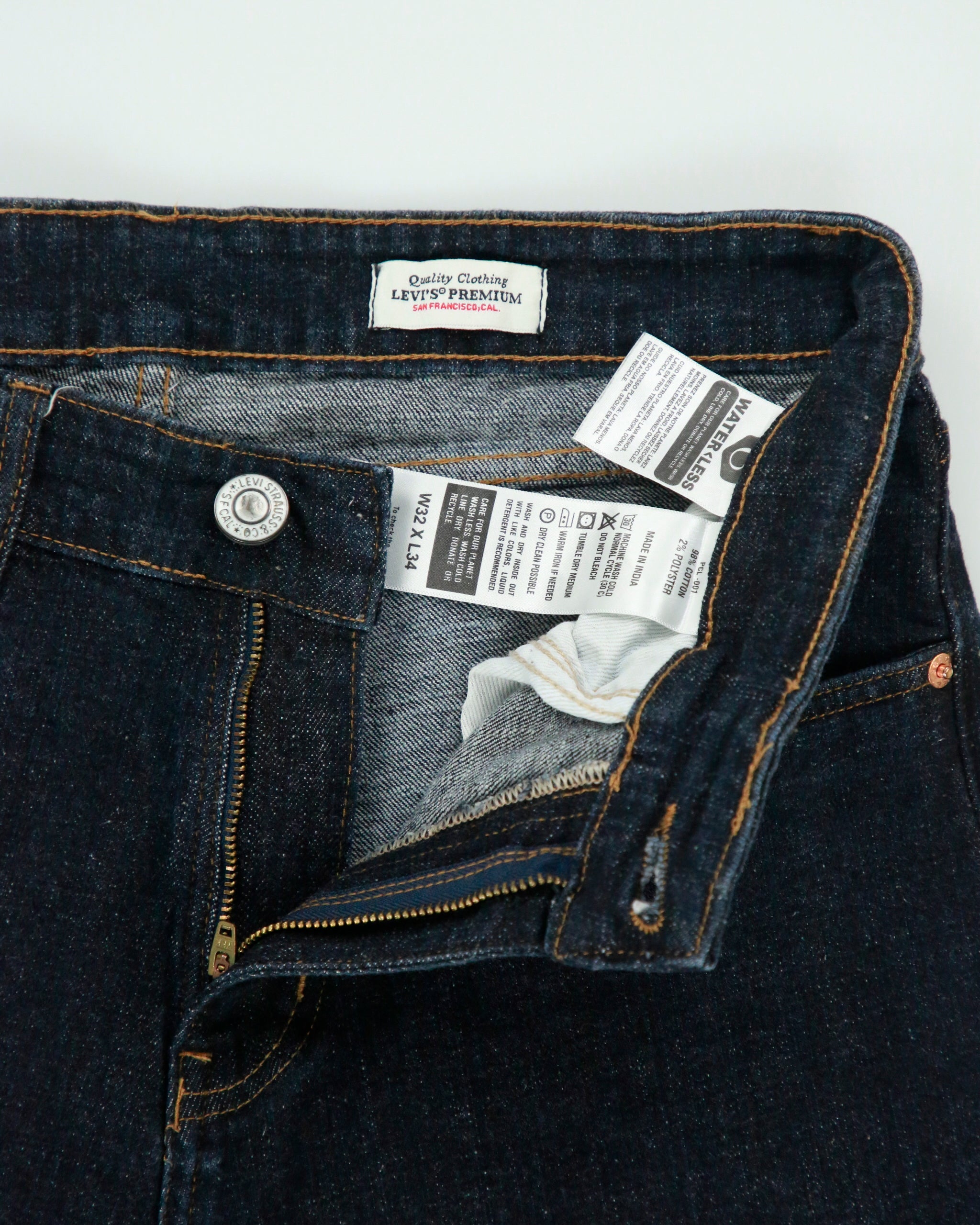 Vintage Levi's 517 Mid Rise Bootcut Jeans - W31 L29