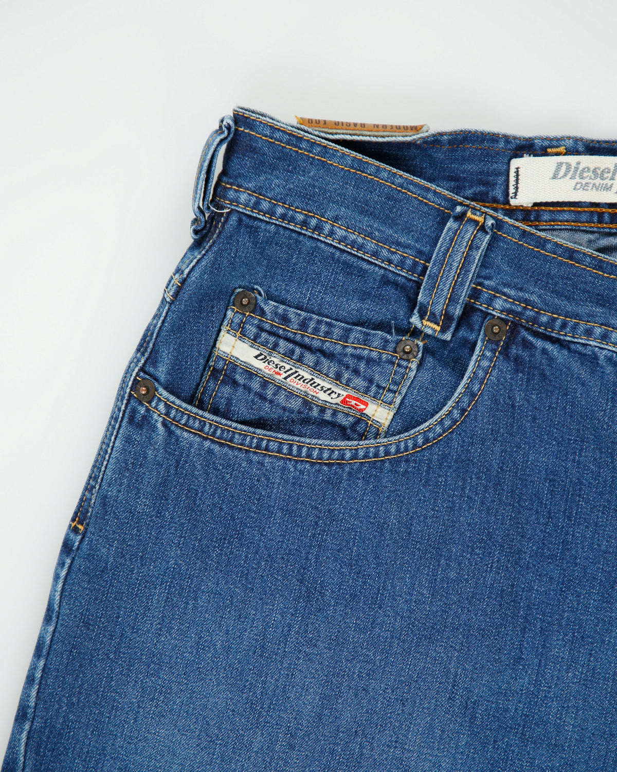 Vintage Y2K 00s Diesel Saddler 'New Saddle' Made In Italy Mid Rise Relaxed Tapered Fit Jeans - W34 L34