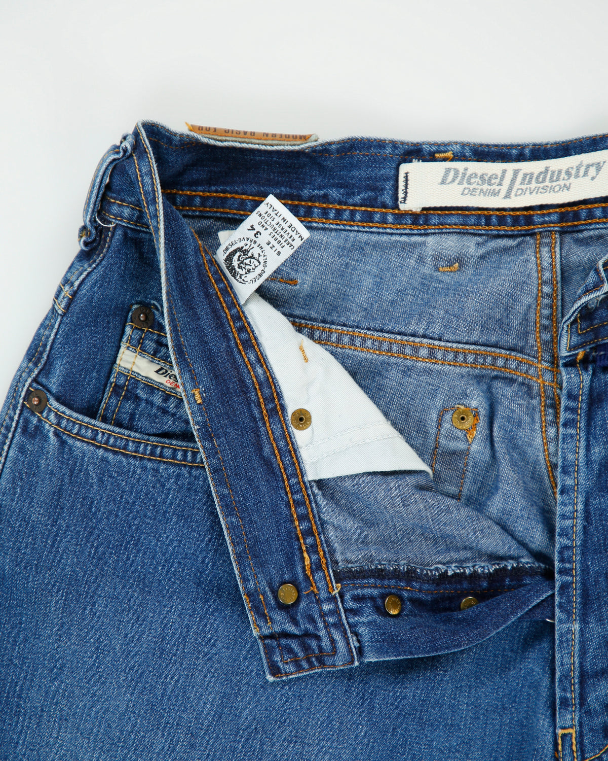 Vintage Y2K 00s Diesel Saddler 'New Saddle' Made In Italy Mid Rise Relaxed Tapered Fit Jeans - W34 L34