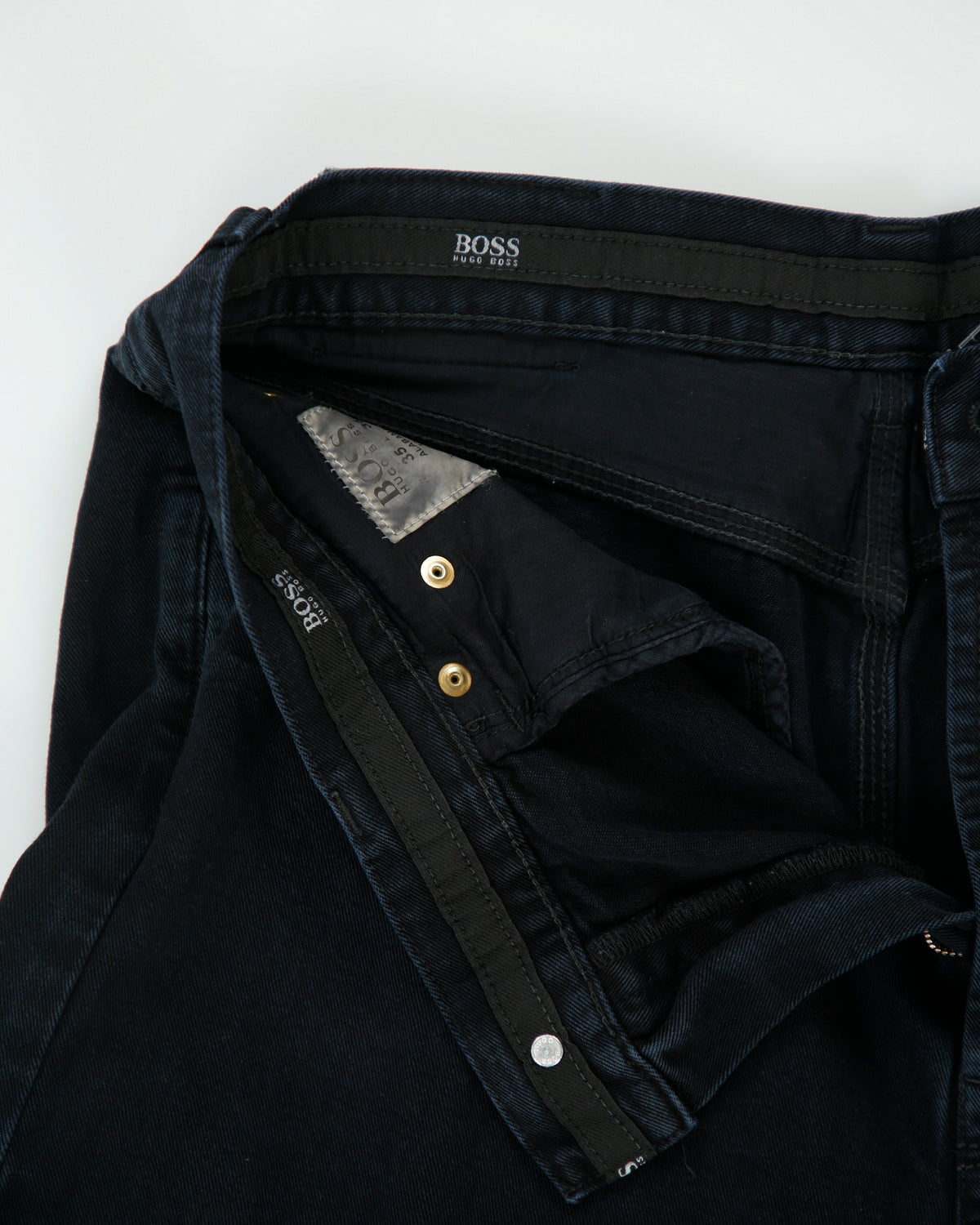 Vintage 1990s Hugo Boss 'Alabama' Mid Rise Denim Relaxed Fit Straight Leg Jeans - W34 L31