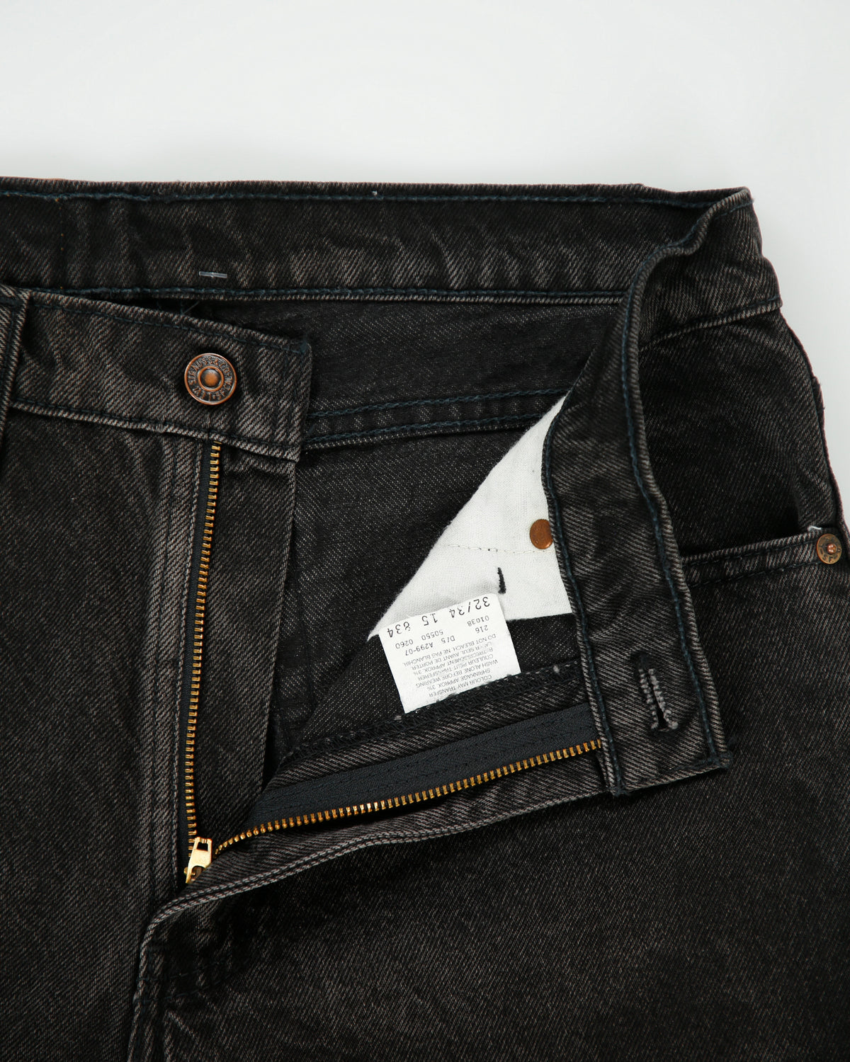 Vintage 1999 Levi's 550 Made In Canada Mid Rise Relaxed Fit Tapered Leg Denim Jeans - W32 L31