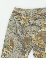 Vintage 1997 Wrangler Rugged Wear Mid Rise Advantage Realtree Camo Denim Made In USA Straight Leg Jeans - W32 L33