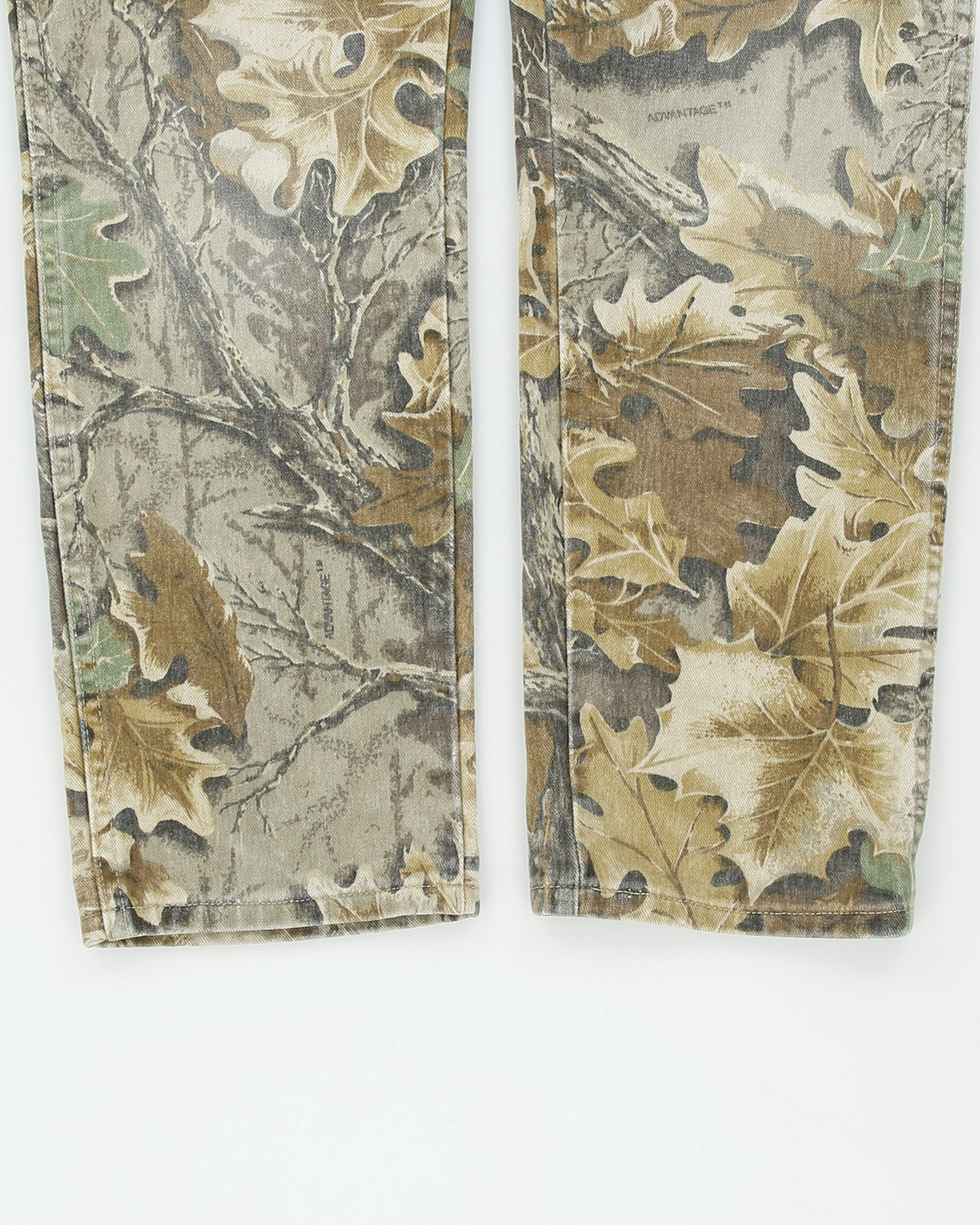 Vintage 1997 Wrangler Rugged Wear Mid Rise Advantage Realtree Camo Denim Made In USA Straight Leg Jeans - W32 L33