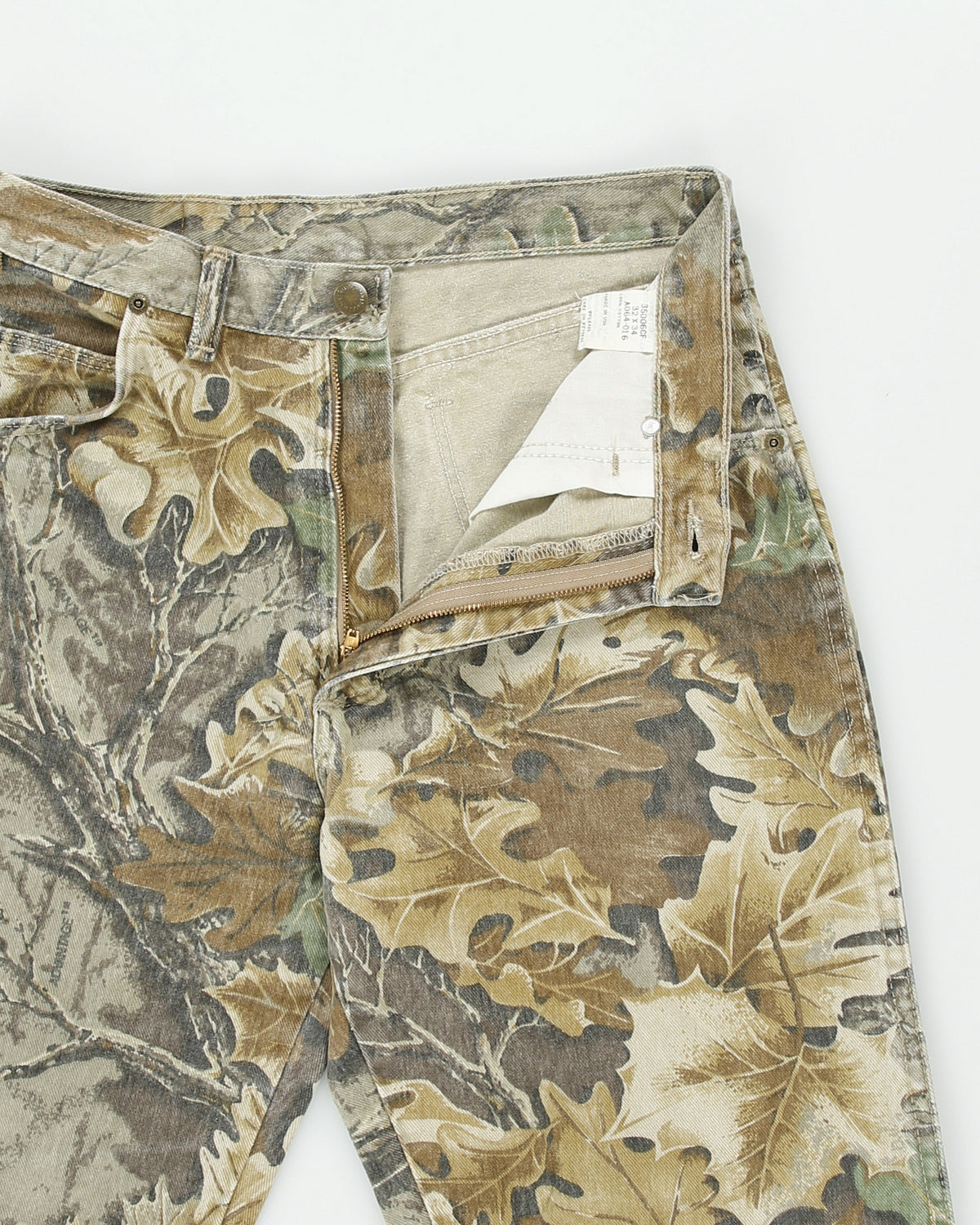 Vintage 1997 Wrangler Rugged Wear Mid Rise Advantage Realtree Camo Denim Made In USA Straight Leg Jeans - W32 L33