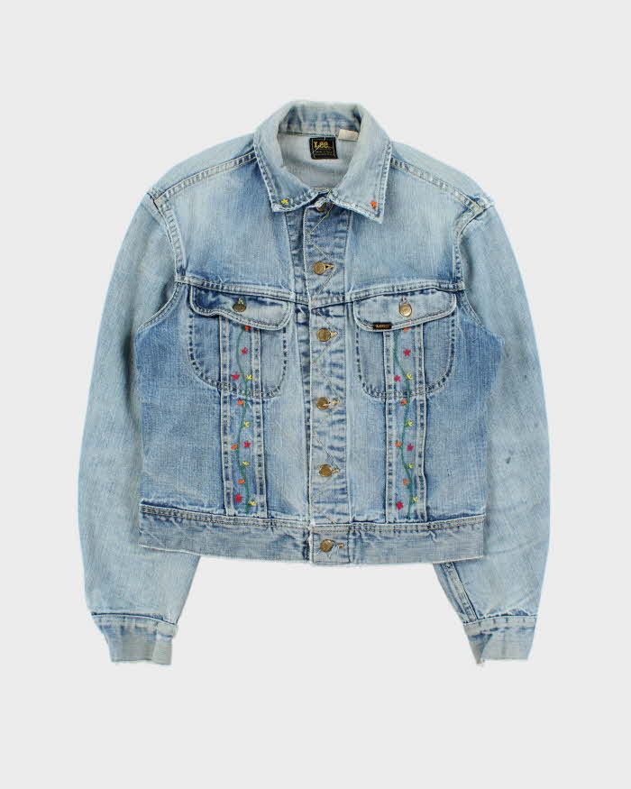 Vintage 1970s Lee Sanforized Union Made In USA Light Wash Hand Embroidered Denim Trucker Jacket - M