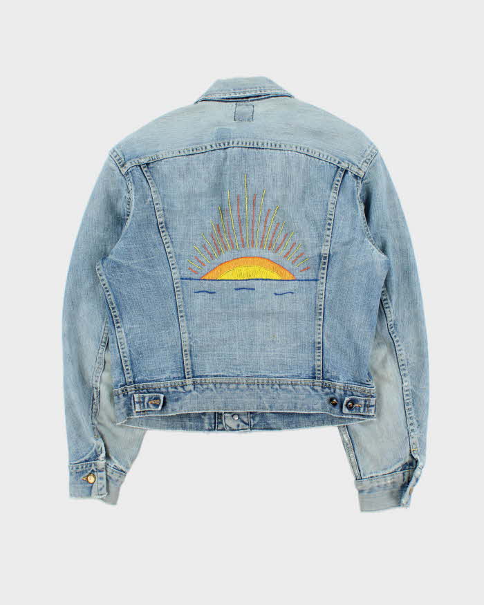 Vintage 1970s Lee Sanforized Union Made In USA Light Wash Hand Embroidered Denim Trucker Jacket - M