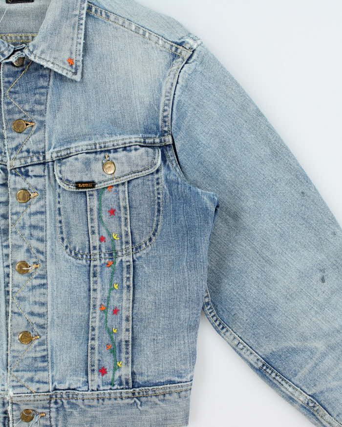 Vintage 1970s Lee Sanforized Union Made In USA Light Wash Hand Embroidered Denim Trucker Jacket - M