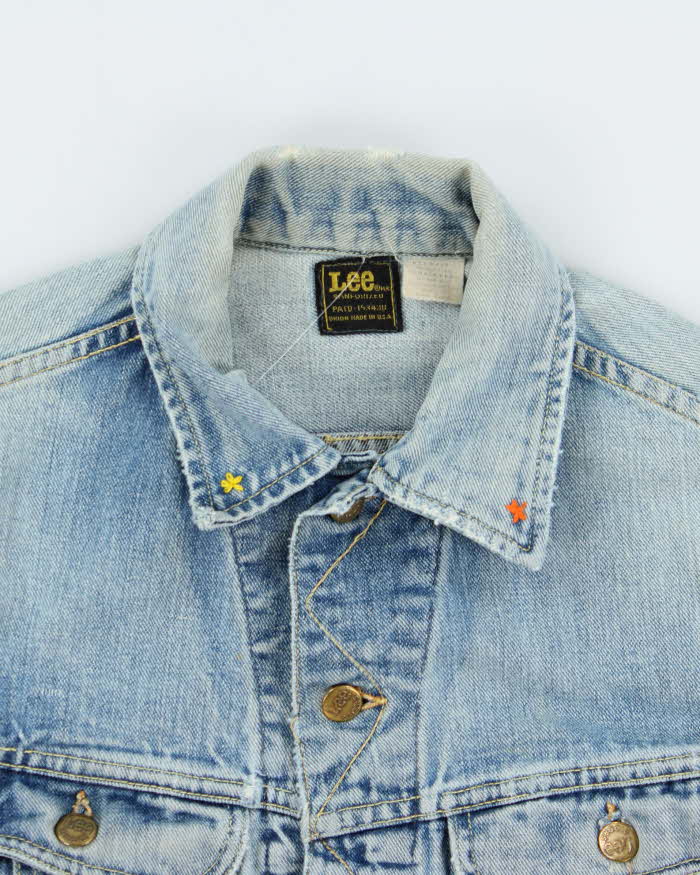 Vintage 1970s Lee Sanforized Union Made In USA Light Wash Hand Embroidered Denim Trucker Jacket - M