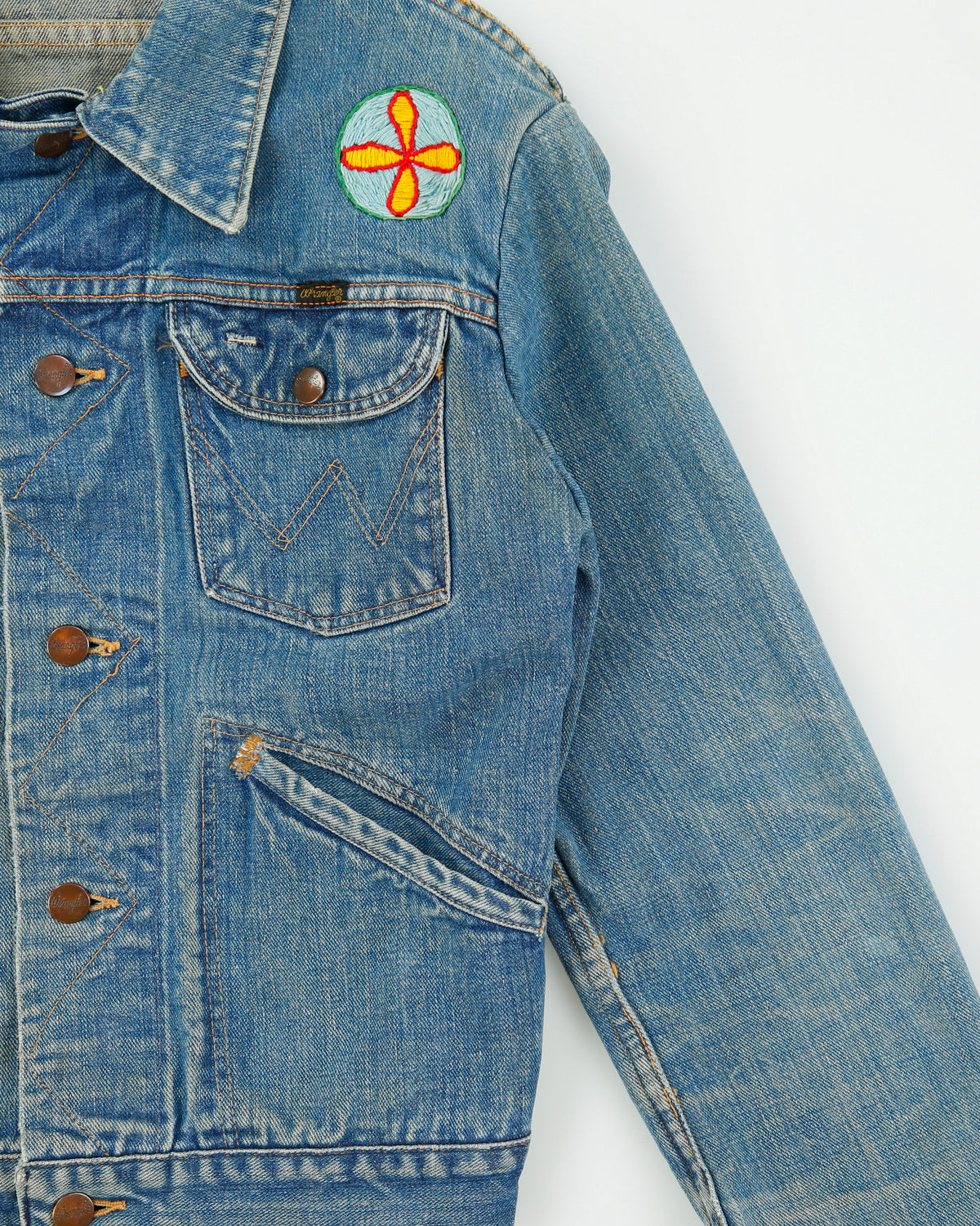 Vintage 1970s Wrangler 124MJ Made In USA Custom Embroidered Denim Trucker Jacket - S
