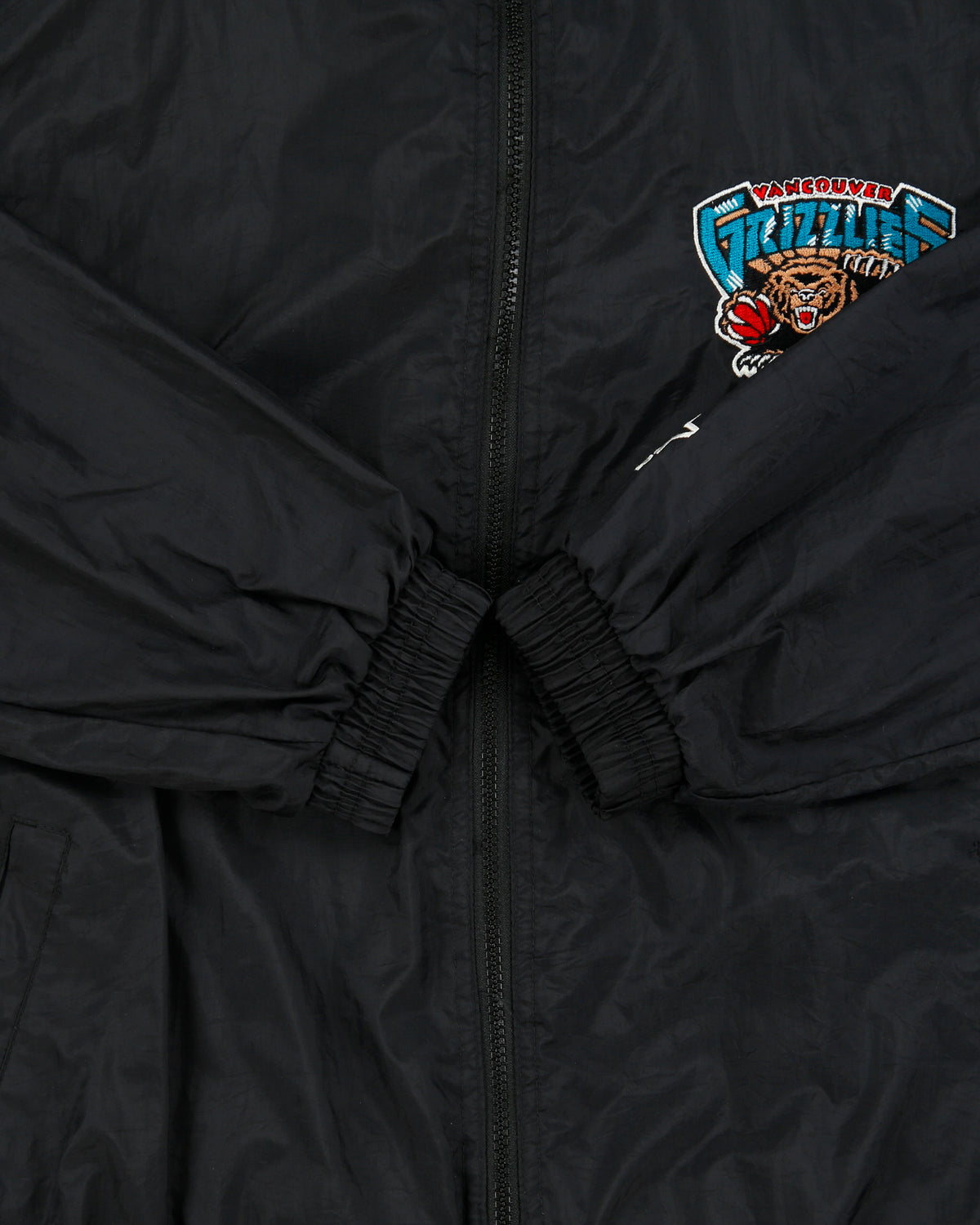 Vintage 1994 Starter Vancouver Grizzlies NBA Embroidered Shell Windbreaker Jacket - M