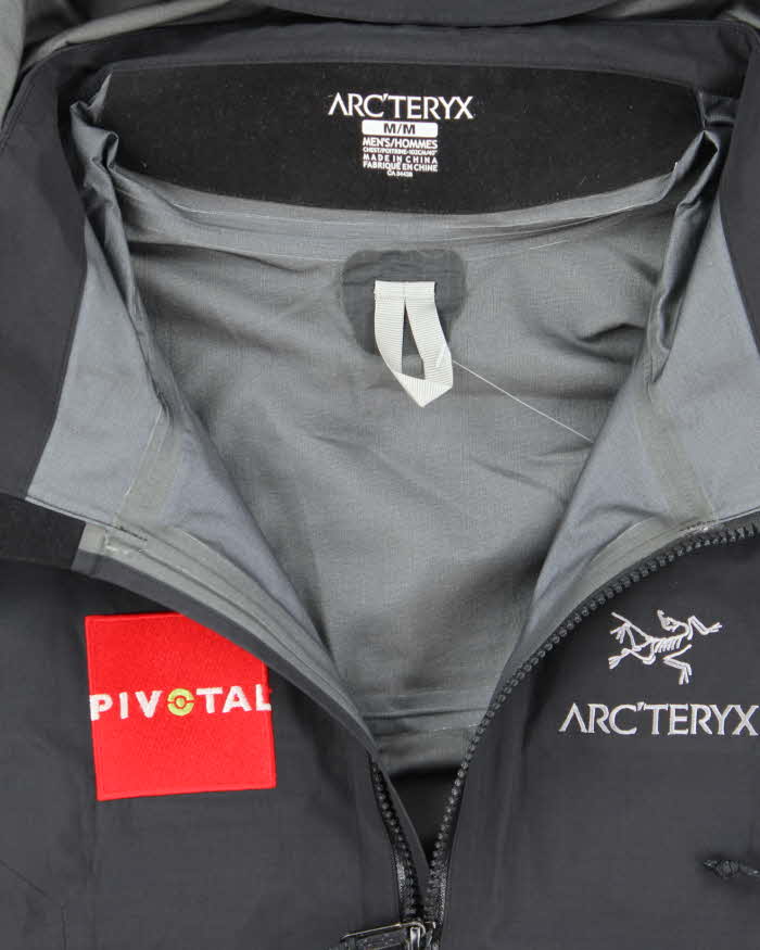 Vintage Arc'teryx Beta AR Gore-Tex Embroidered Hooded Jacket - M