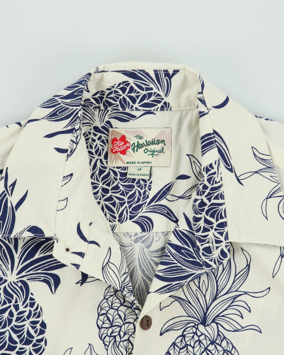Vintage Y2K 00s Hilo Hattie Cream Made In Hawaii USA Pineapple Print Hawaiian Shirt - M